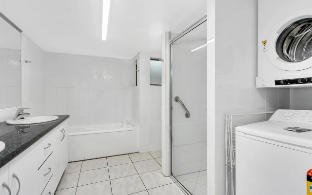 Roydon Beachfront Apartments