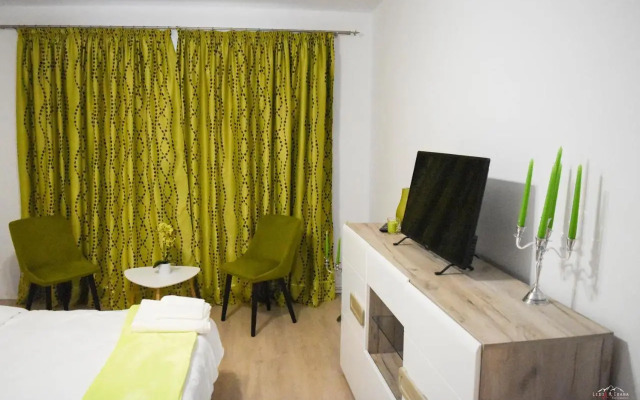 Spacious and cozy 3BD+Terrace Couples Apartment