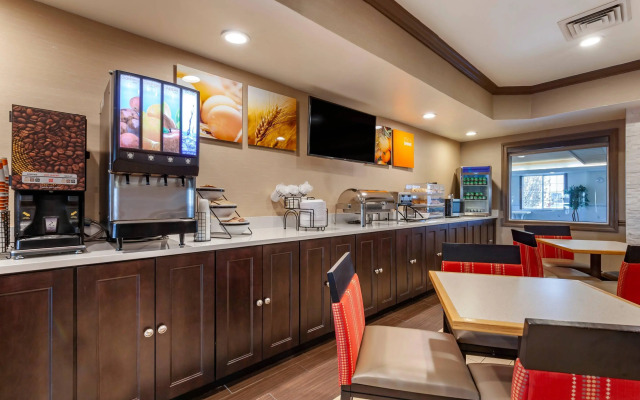 Comfort Inn & Suites Geneva - West Chicago