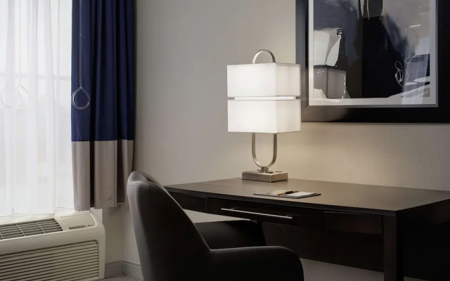 DoubleTree by Hilton Richmond Airport