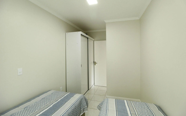 1012 Apto no centro Praia de Bombinhas