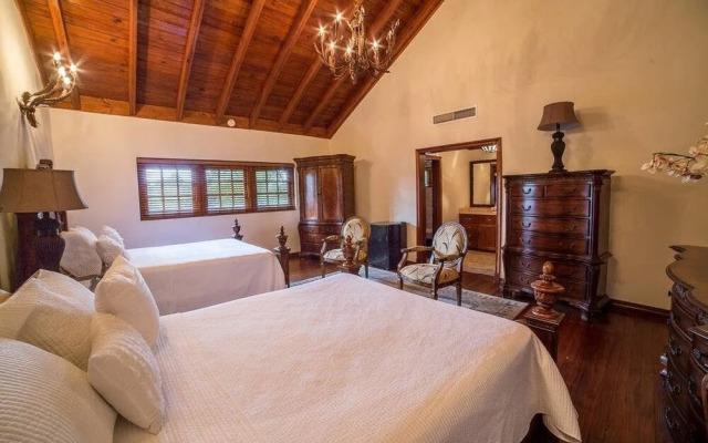 8BR 9BA Barranca Villa by ASVR