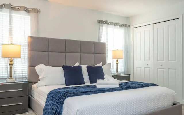 Beautiful 4 BR Close to Disney