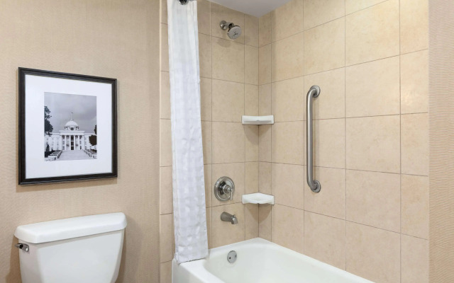 Embassy Suites by Hilton Greensboro Airport