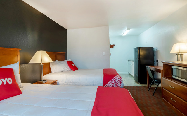 OYO Garden Inn and Suites Pearsall I-35 East