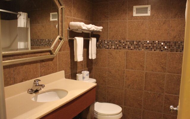 Whaler Inn & Suites