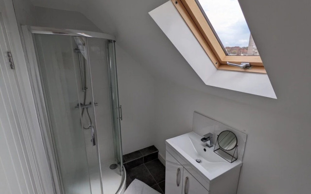 Beautiful and Spacious 4 Bedroom Home Armley Leeds
