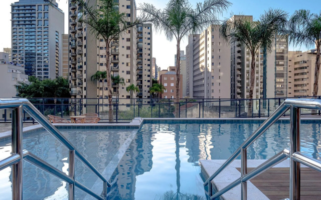 Studio 16º andar com piscina aquecida e A/C