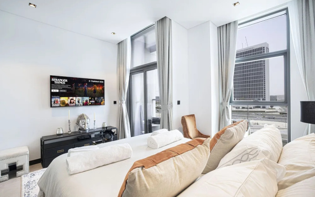 Waves - The Suite Dubai Luxury Studio Waterfront Living