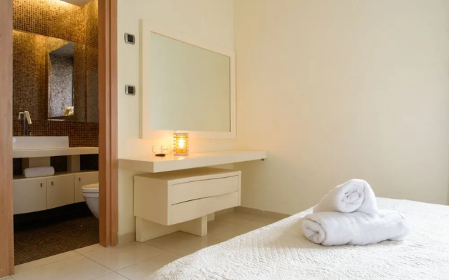 Sea View 5th floor 1 min walk to beach