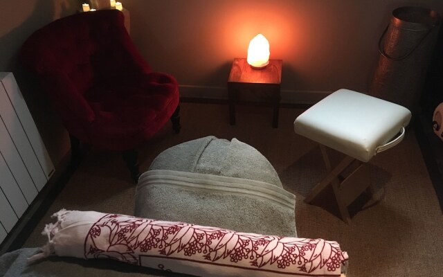 Brit Hotel Privilege Lisieux – La Villa Des Arts