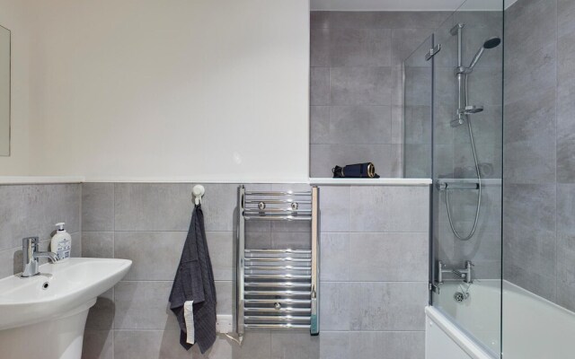 Superb 2BD Apartment in Salford With a View