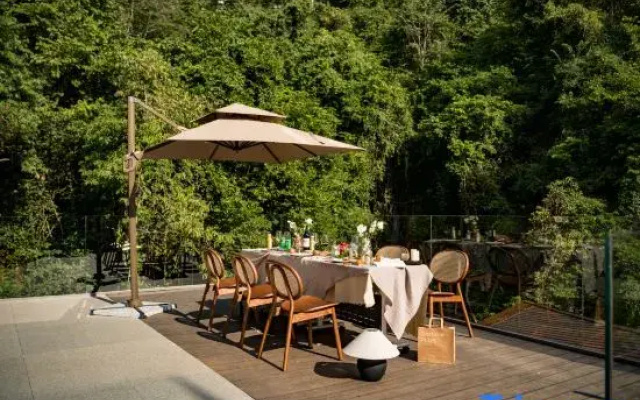 Mangshi Mang · Senyang Homestay (Peacock Lake Ecological Tourism Area)