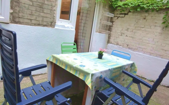 RoooMS by JR City Apartments