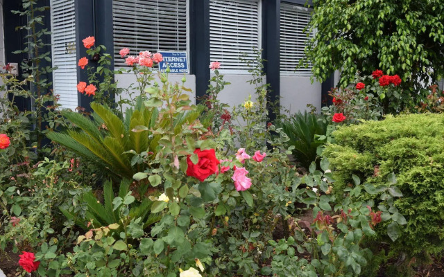 Rose Garden Inn