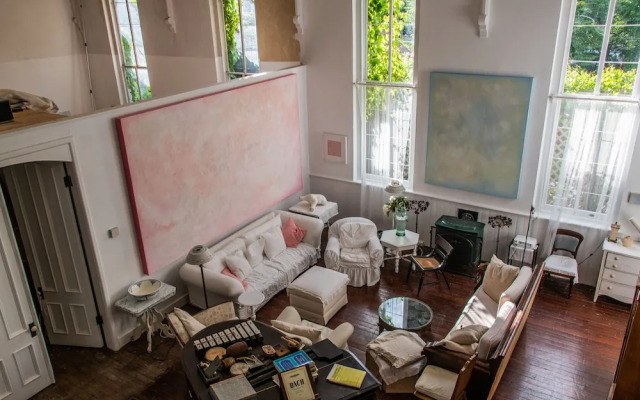 Church Des Artistes Guest House