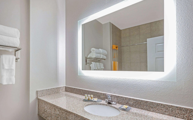 La Quinta Inn & Suites by Wyndham Sulphur Springs