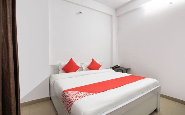 Hotel Golden Star by OYO Rooms