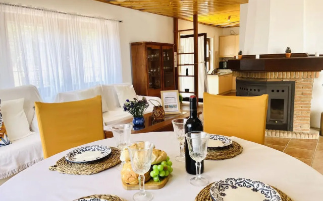 Casa Rural Comares con Piscina Privada by At Home