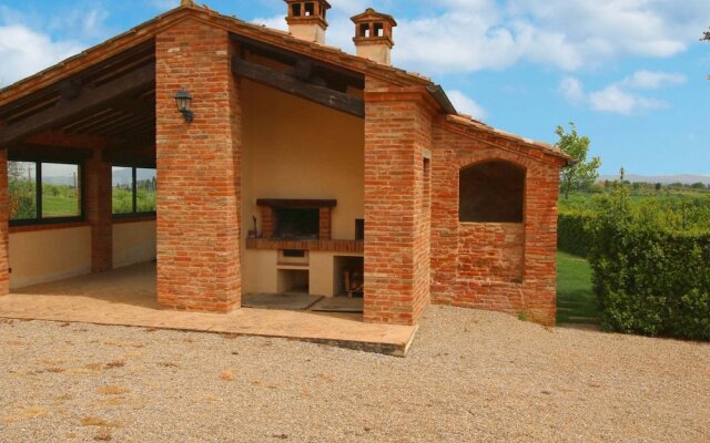 Quaint Farmhouse in Montepulciano with Pool