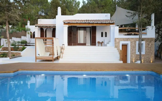 Holiday Villa With Pool