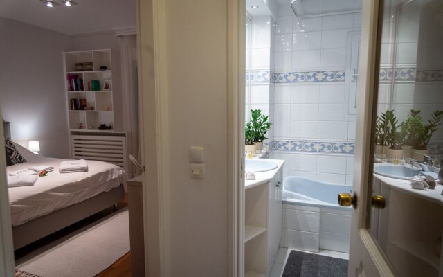 Vouliagmeni luxury Seaview apartment