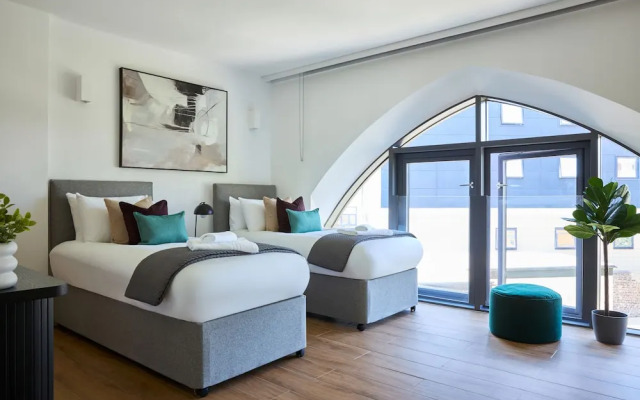 Kew Bridge by Viridian Apartments