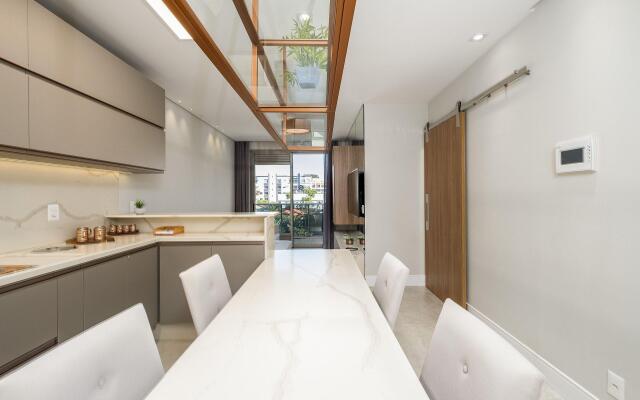 Apto próximo a praia em Jurerê ELU204