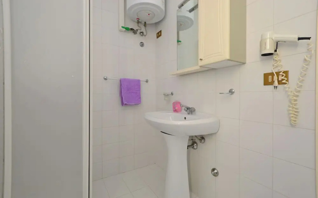 Apartment With Pool Access