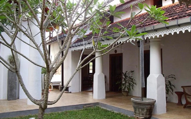 Robin Hill Suites