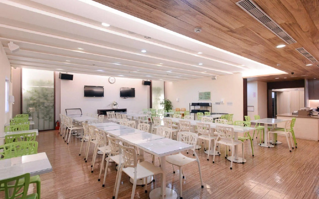 Kiwi Express Hotel - Kaohsiung Station