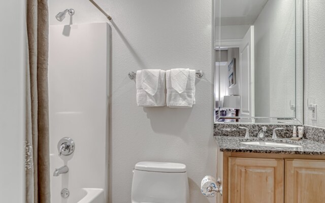 Clnd2101 4 Bedroom Condo