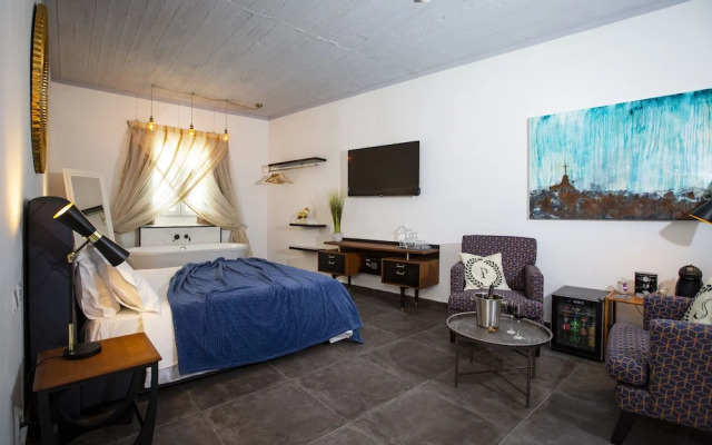 Pjazza Suites Boutique Hotel