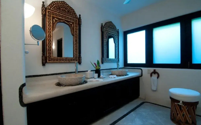 Tentaciones Hotel & Lounge Pool - Adults Only