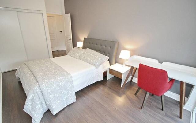 Presidential 1 Bedroom Condo across CN Tower