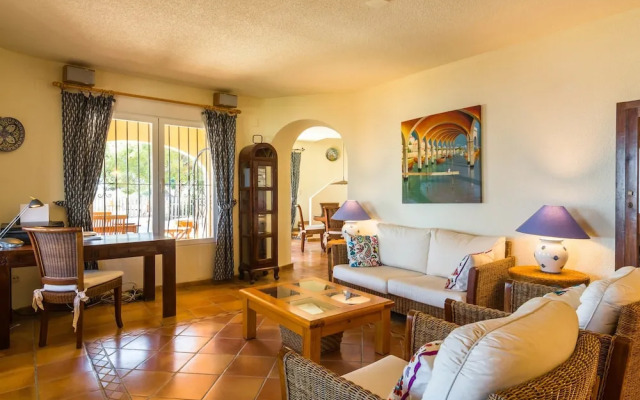 Villa With Sea Breeze Charm