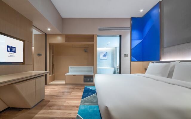 Holiday Inn Express Shenzhen Longhua, an IHG Hotel