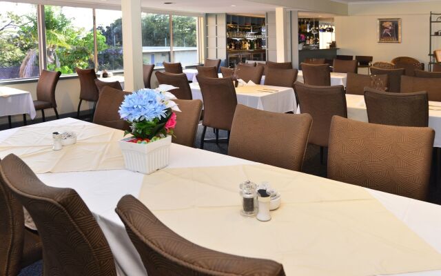 Twin Towers Inn