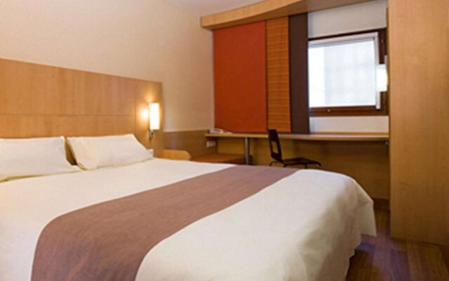 Ibis Gading Serpong