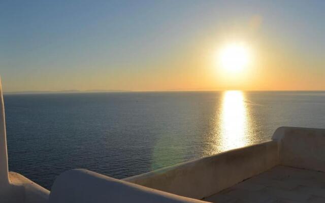 C & C _ Cycladic house with endless sea view