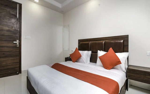 OYO Flagship 22449 Rajouri Garden J block