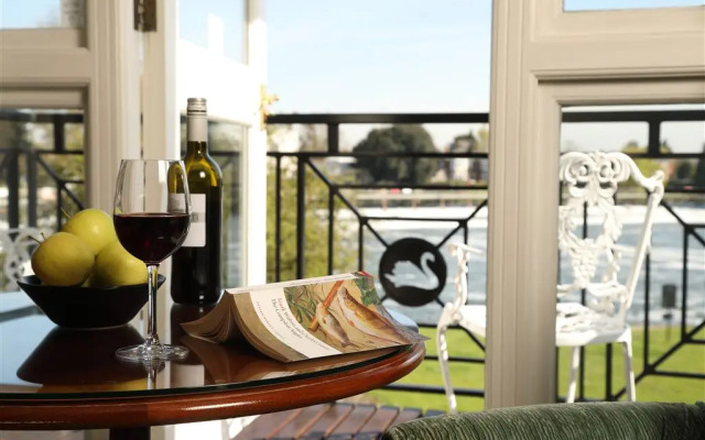 Macdonald Compleat Angler