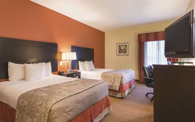 La Quinta Inn & Suites by Wyndham Houston East at Normandy