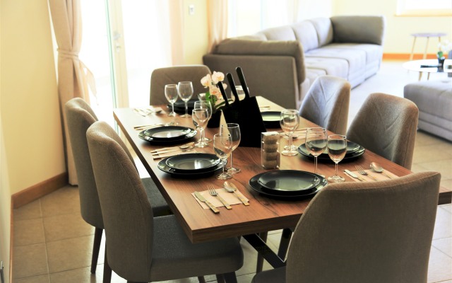 Luxury Stay at the Palm Shoreline Dubai