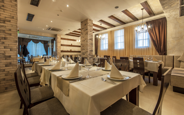 Grand Royale Apartment Complex & Spa
