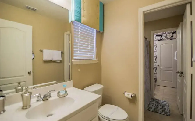 4970 Trafalgar Village