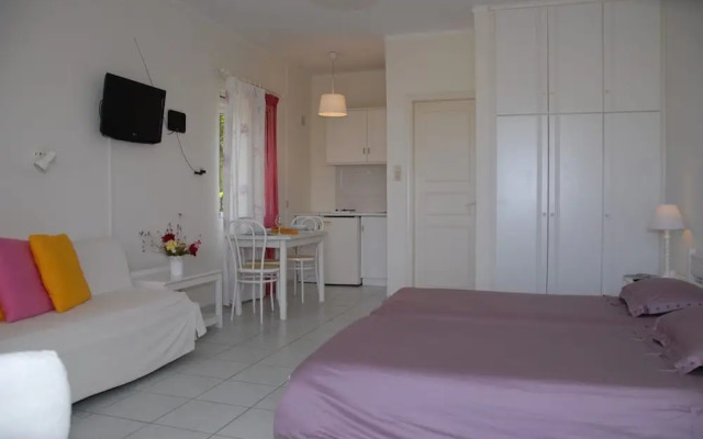 Villa Fleria Seaside Studios & Apts