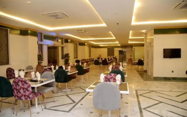 The Rich Hotel & Apartments