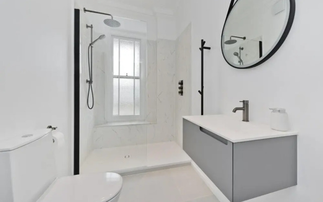 Perfect Pied-a-terre in Clapham by Underthedoormat