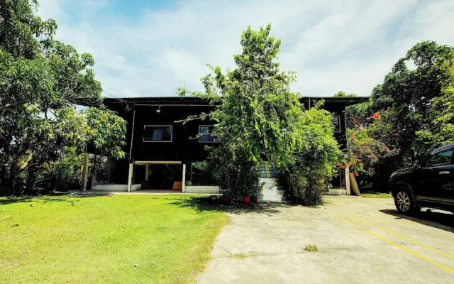 OYO HOME 90800 Rumah Pangi Homestay